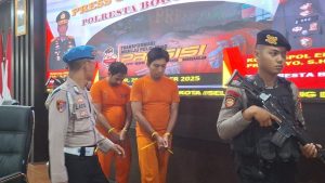 polresta-bogor-kota-menangkap-dua-pelaku-begal-mengaku-ngaku-polisi-bernama-ade-kusnandar-37-dan-willian-adidya-37-ini-tampang-1759142729198_169 copy